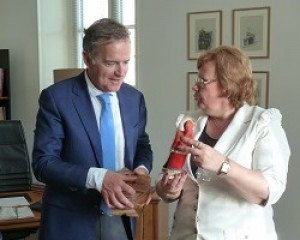 Кметът Корнелия Маринова с първа международна визита в Лавал, Франция